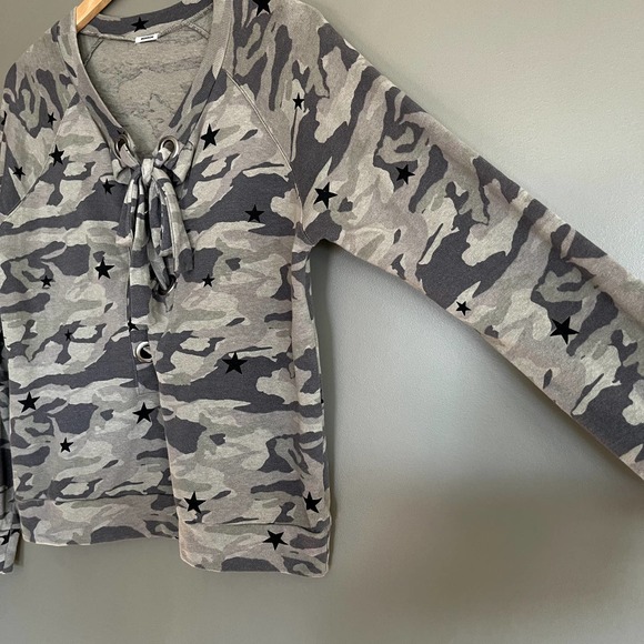 Monrow Camo Lace Up Pullover‎ Star Dusty Green Tea Sweatshirt Size Medium - Picture 10 of 16